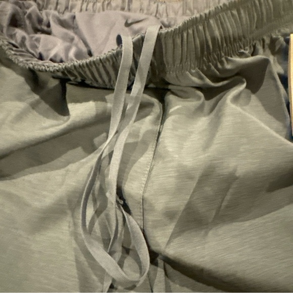 Women’s Nike Running Shorts Dri FIT Tempo Brief Lined Gray Large CU8890 067 New - Picture 6 of 11